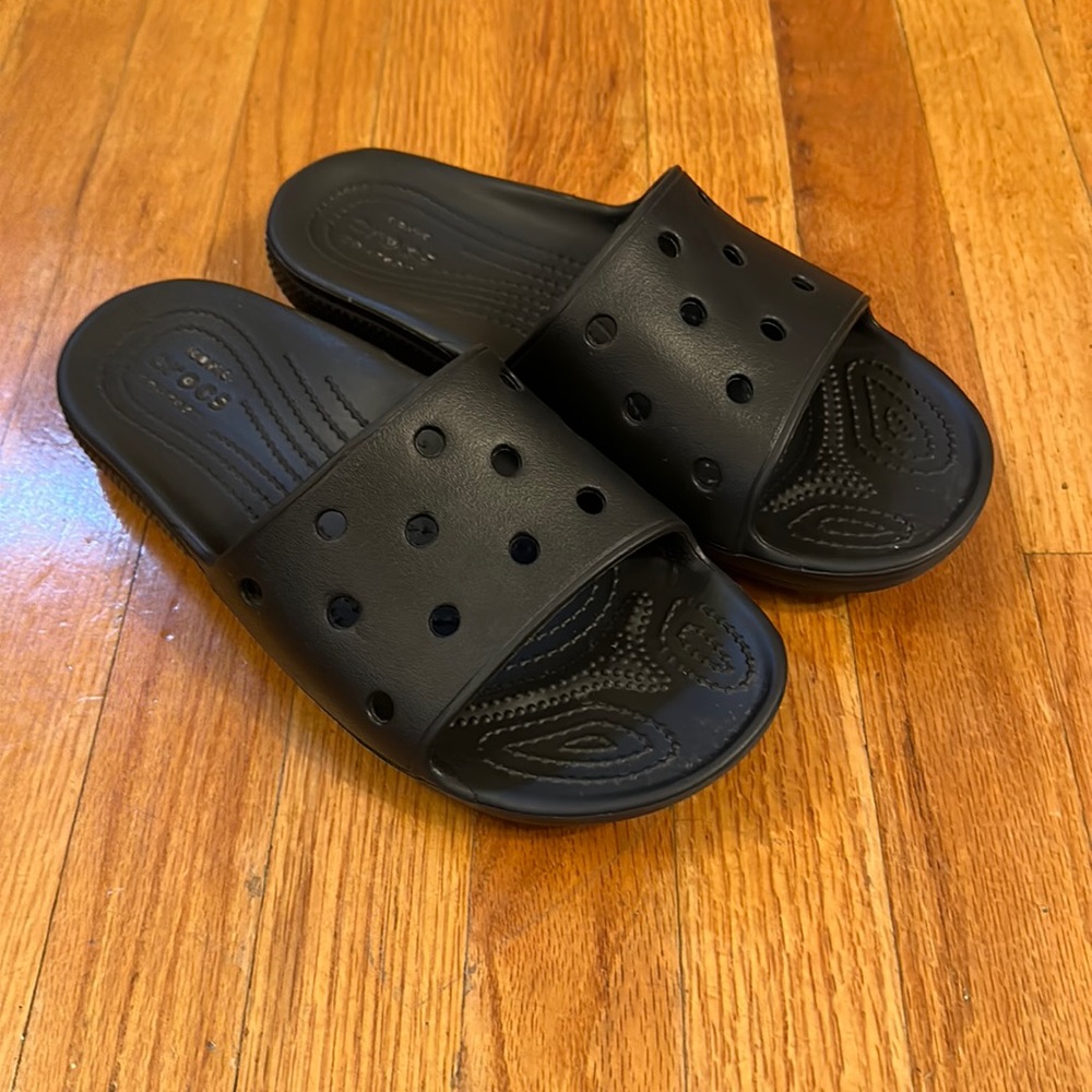 Black unisex crocs slides, men’s size 8, women’s size 10.
